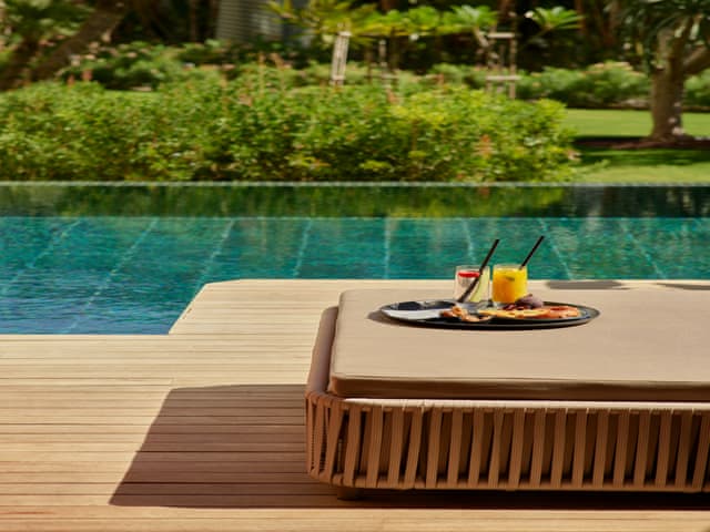 Delüks Bahçe Oda Havuz Erişimli