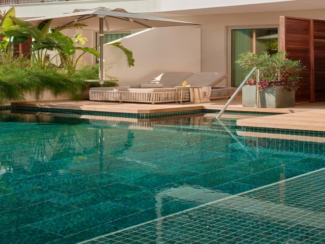 Delüks Aile Süiti Havuz Erişimli