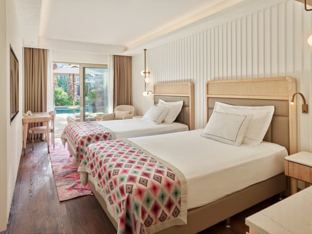 Delüks Lagün Oda Havuz Erişimli