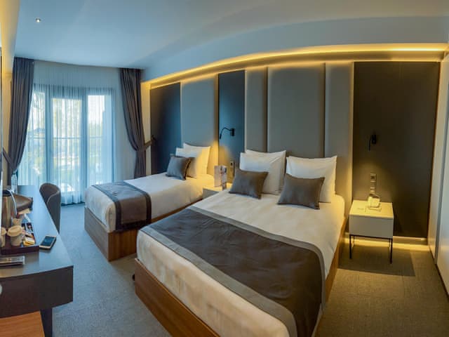 Superior Oda (Deniz manzaralı)