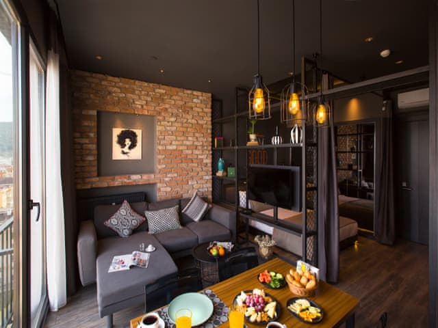 One Bedroom view City