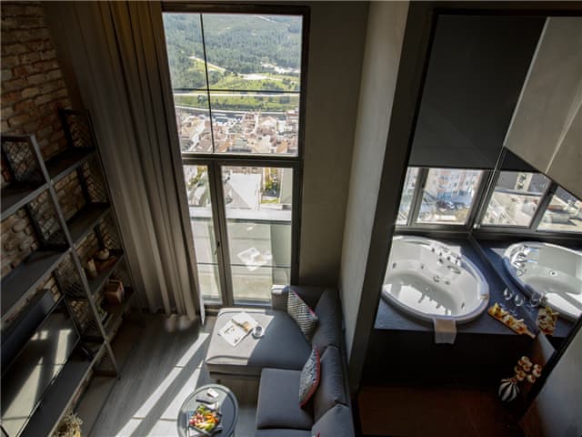 Loft Suite With Jacuzzi