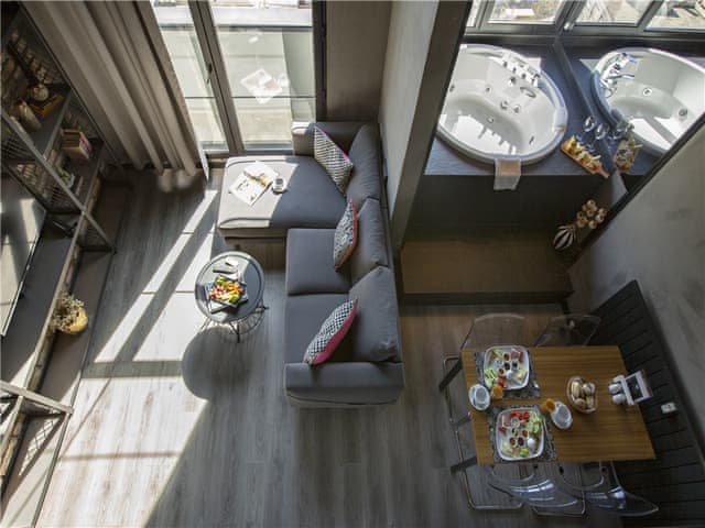 Loft Suite With Jacuzzi