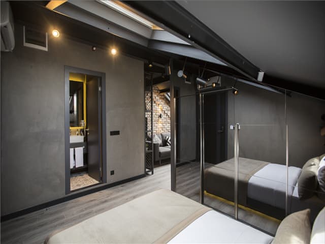 Corner Suite with City view