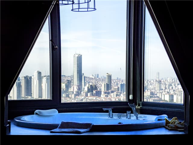 Corner Suite with City view