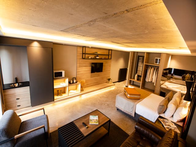 Jacuzzi Suite with Garden