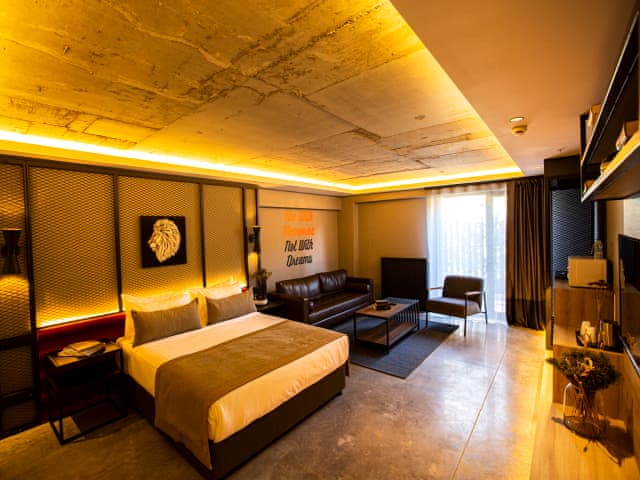 Jacuzzi Suite with Garden