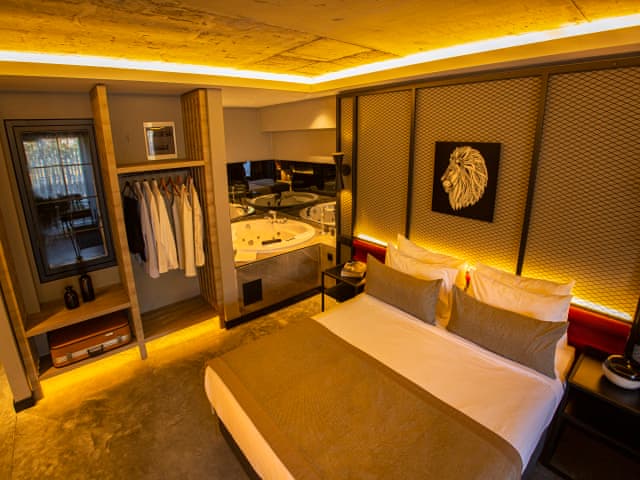 Jacuzzi Suite with Garden