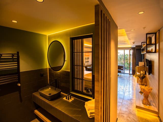 Jacuzzi Suite with Garden