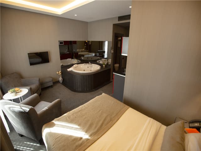 Junior Jacuzzi Suite