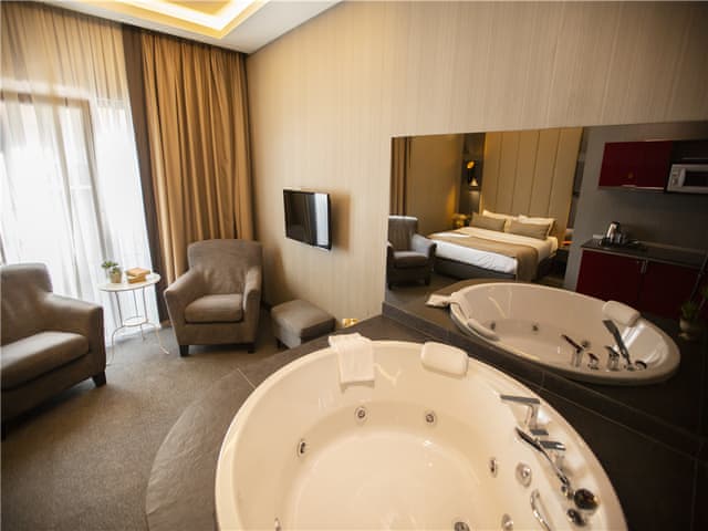 Junior Jacuzzi Suite