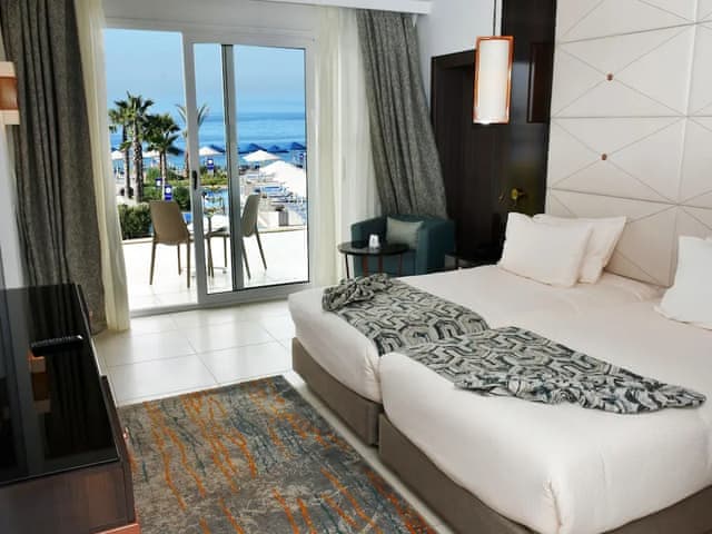 Deluxe Pool OR Side Sea