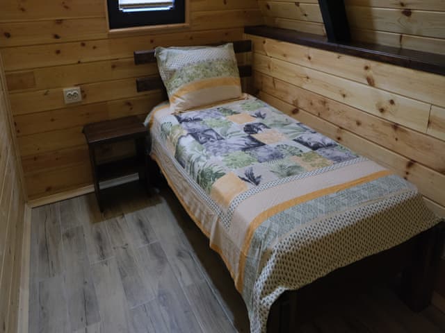 4-LUX BUNGALOW WITH HEATED POOL, LARGE GARDEN