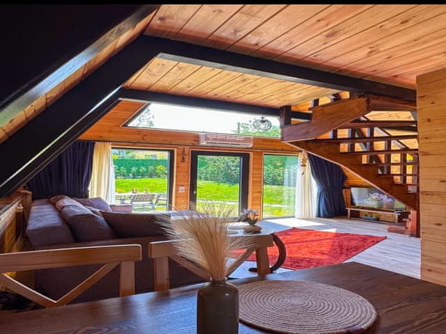 5-LUX BUNGALOW WITH JACUZZI & LARGE GARDEN