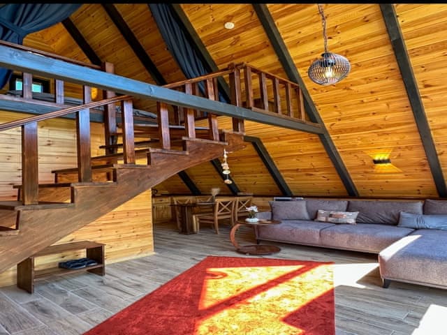 5-LUX BUNGALOW WITH JACUZZI & LARGE GARDEN