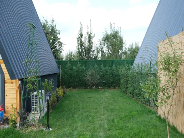 5-LUX BUNGALOW WITH JACUZZI & LARGE GARDEN