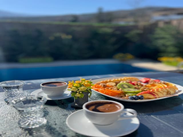 4-LUX BUNGALOW WITH HEATED POOL, LARGE GARDEN