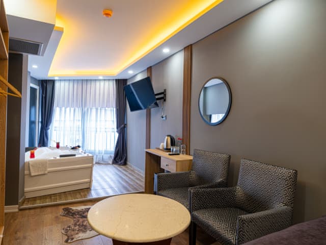 Jakuzili Delüks Oda