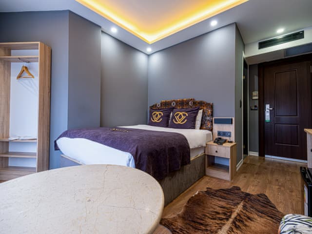 Jakuzili Delüks Oda