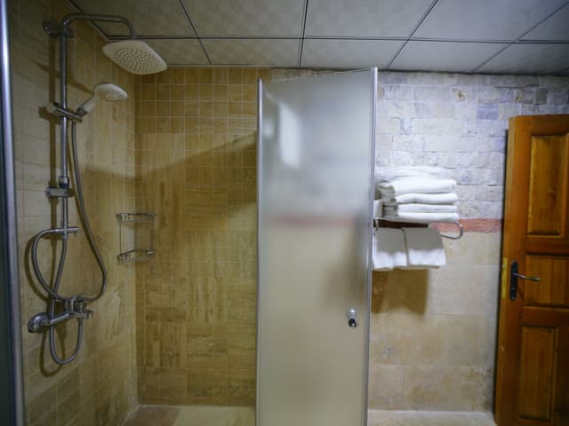 Taş Aile Odası (Avlu kat)