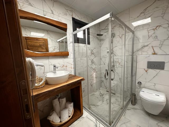 Jakuzili Delüks Oda