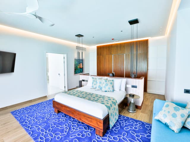 Havuzlu Su Üzeri Villa