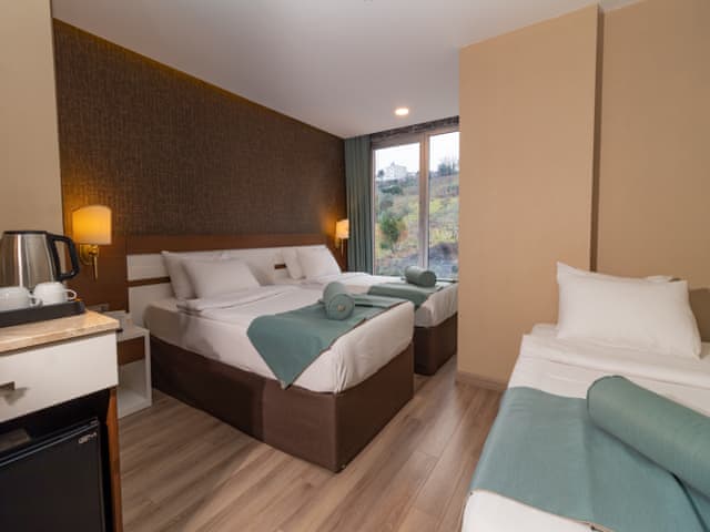 Superior Üç Kişilik Oda (Kara Manzaralı)