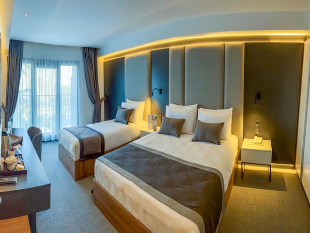 Superior Oda (Deniz manzaralı)