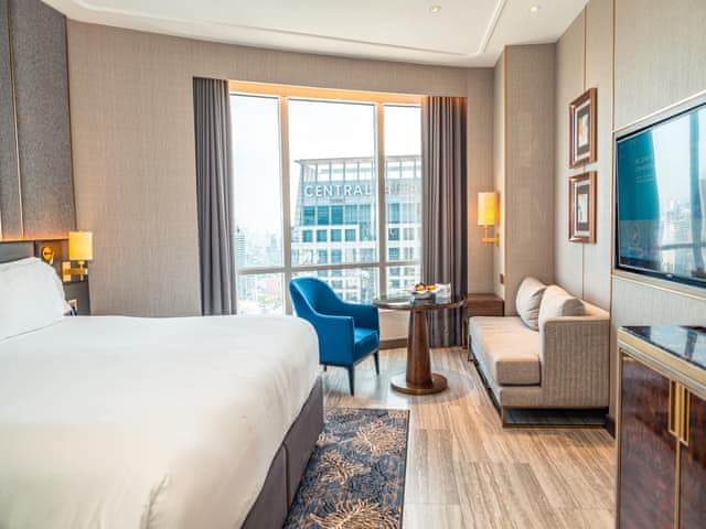 Executive Corner Suite