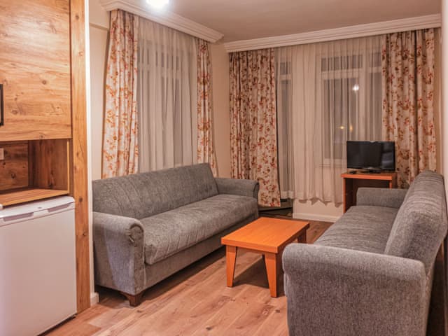 Havuz Manzaralı Oda