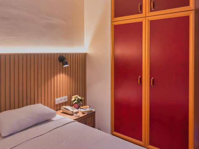 Havuz Manzaralı Oda