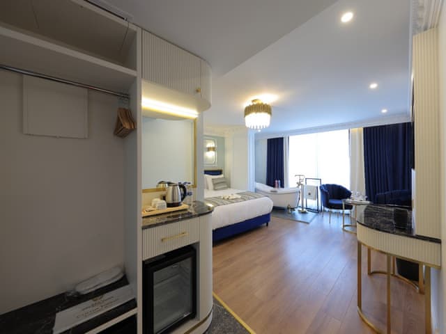 Executive Room Bosphorus View, Bathtub