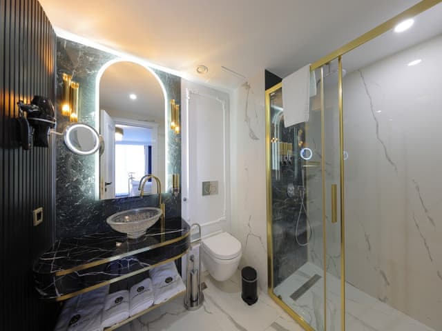 Executive Room Bosphorus View, Bathtub