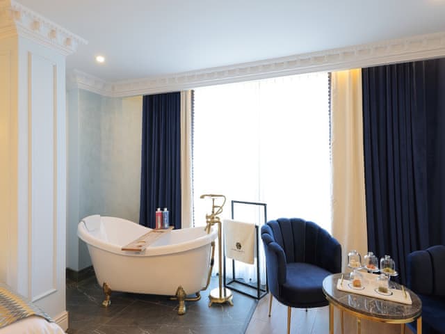 Executive Room Bosphorus View, Bathtub