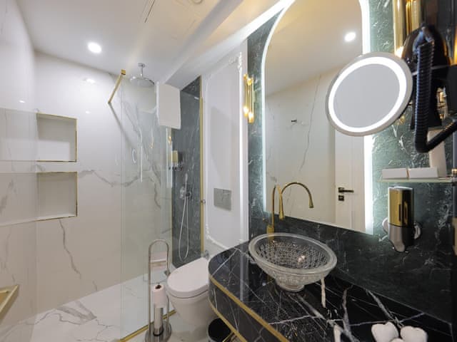 Executive Room Bosphorus View, Bathtub
