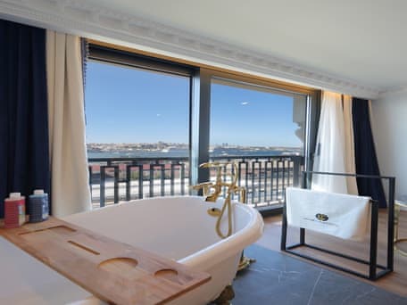 Executive Room Bosphorus View, Bathtub