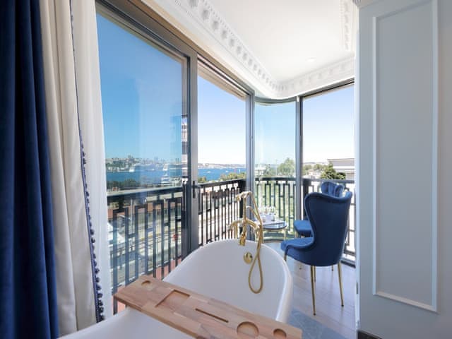Golden Horn Bosphorus Suite, Bathtub