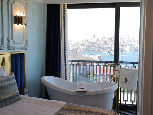 Golden Horn Bosphorus Suite, Bathtub