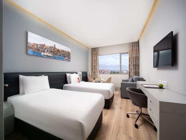 Deluxe Twin Room (Partial Sea view)