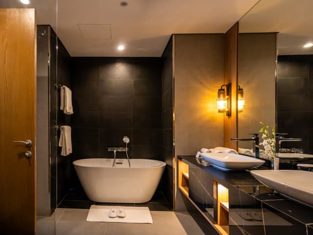 Executive Suite with One King Bed