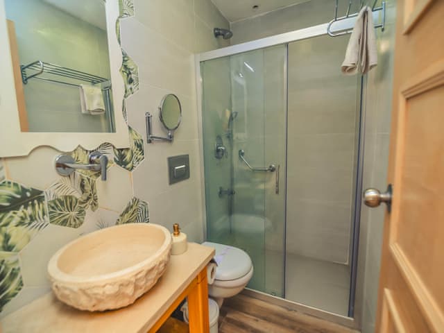 Üç Kişilik Balkonlu