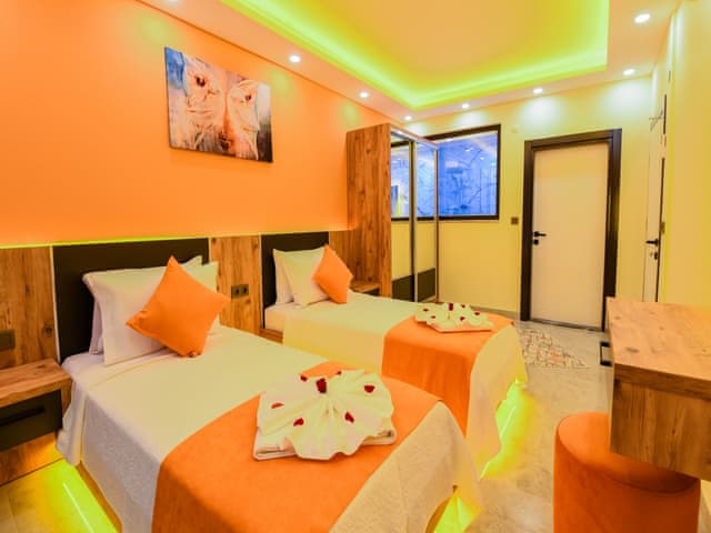 Havuzlu 2 yatak odalı Villa