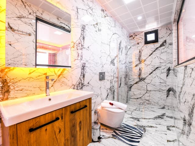 Havuzlu 2 yatak odalı Villa