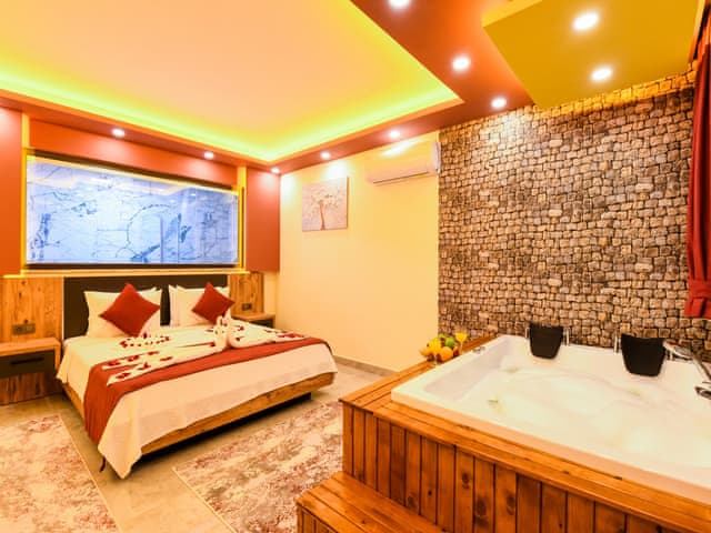 Havuzlu 2 yatak odalı Villa