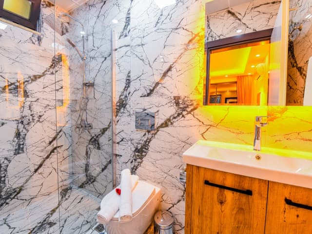 Havuzlu 2 yatak odalı Villa