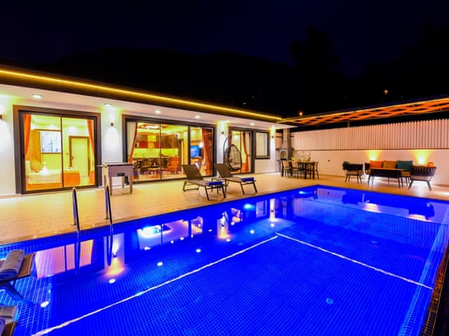 Havuzlu 2 yatak odalı Villa