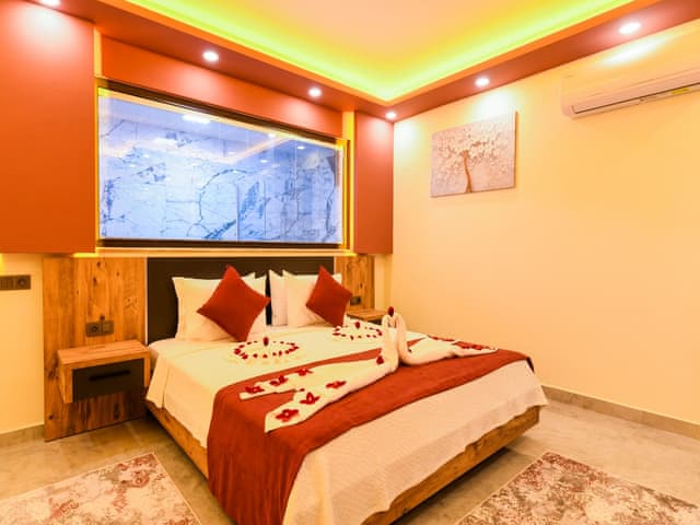 Havuzlu 2 yatak odalı Villa