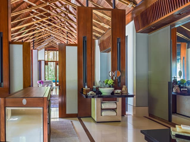 Grand Beach Villa with Pool