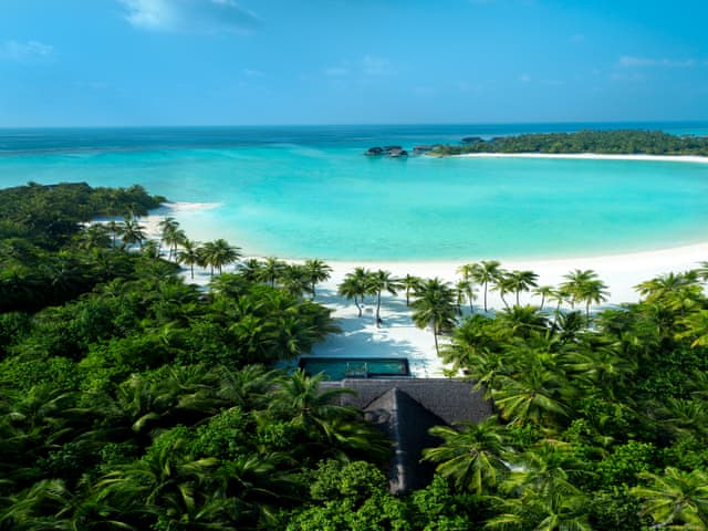 Grand Beach Villa with Pool