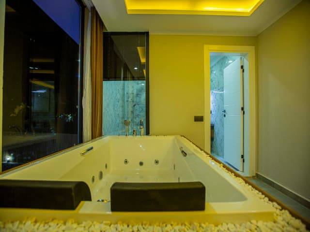 Havuzlu 3 yatak odalı Villa